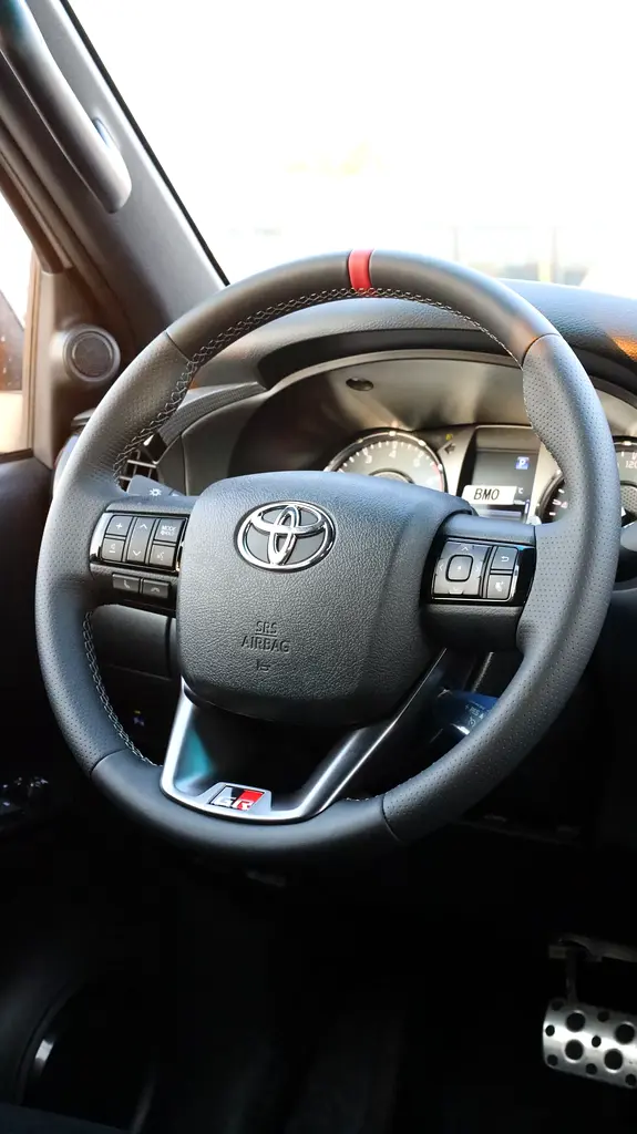 TOYOTA HILUX GR SPORTS 4.0L petrol Full option - Image 15