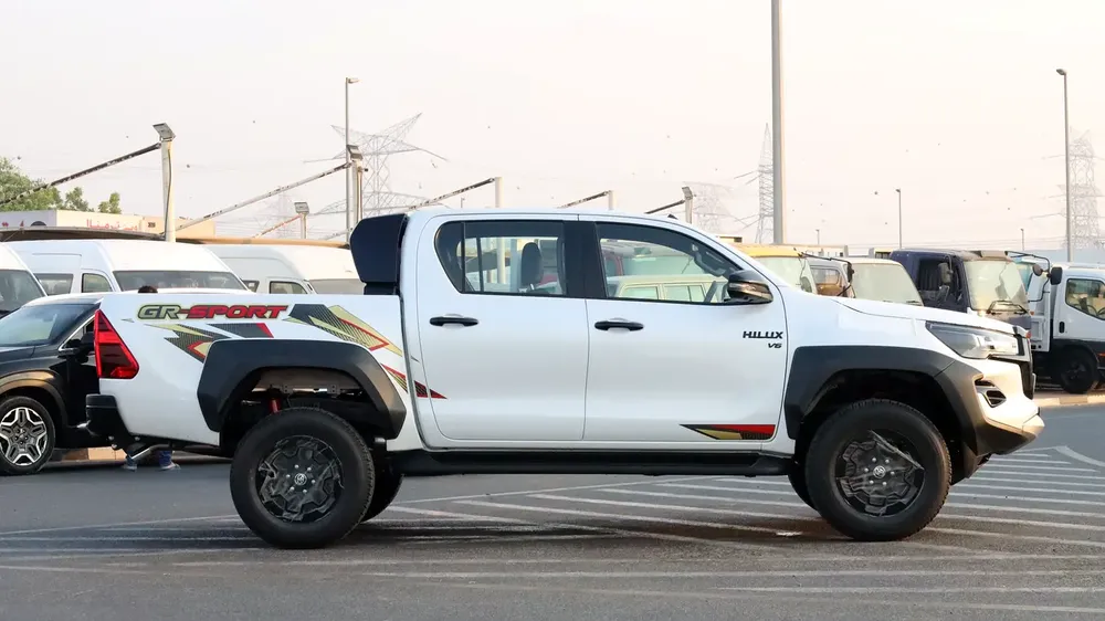 TOYOTA HILUX GR SPORTS 4.0L petrol Full option - Image 4