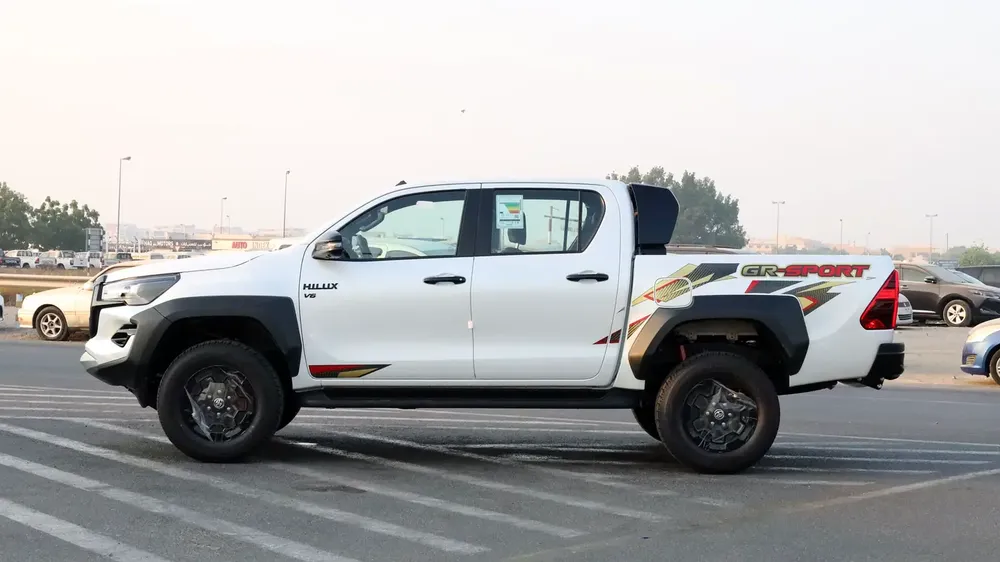 TOYOTA HILUX GR SPORTS 4.0L petrol Full option - Image 5