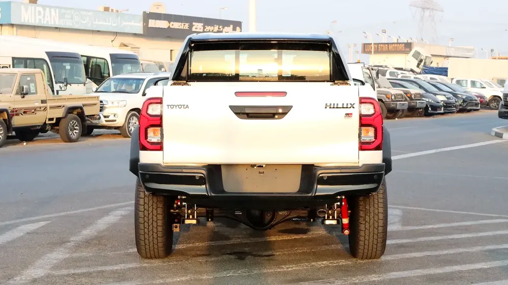 TOYOTA HILUX GR SPORTS 4.0L petrol Full option - Image 8