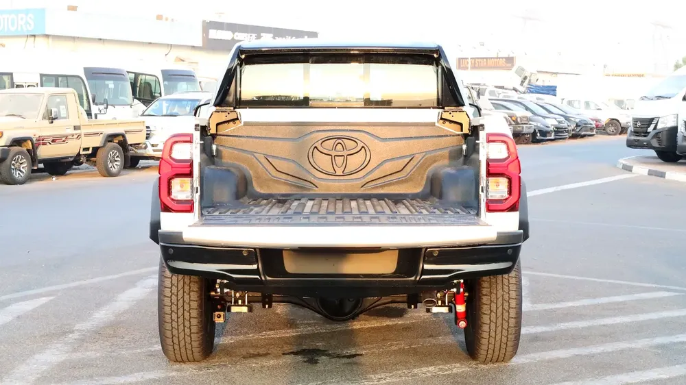 TOYOTA HILUX GR SPORTS 4.0L petrol Full option - Image 9
