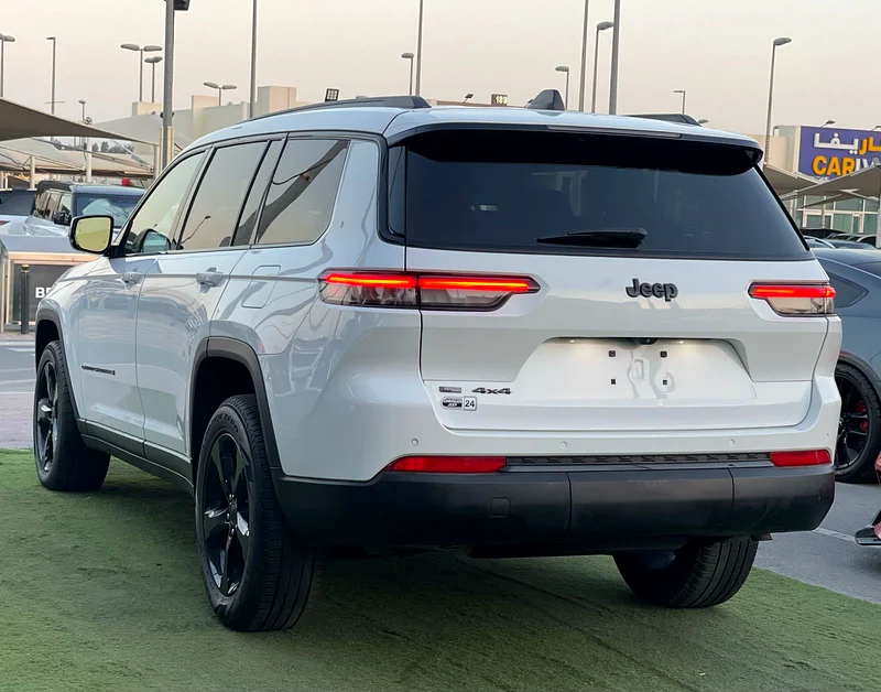 // 7 seats// RADAR// warranty// 4X4// finance0%DP - Image 14
