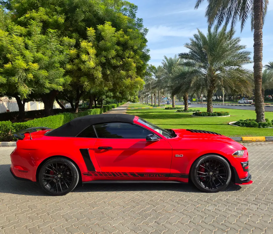 2020 FORD MUSTANG IN VERY GOOD CONDITION - Image 11