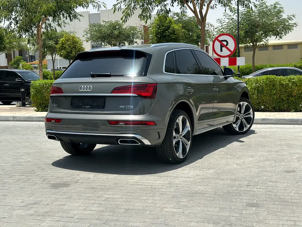 Stunning Audi Q5 Quattro Under warranty service package - Image 4