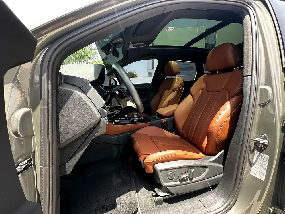 Stunning Audi Q5 Quattro Under warranty service package - Image 8