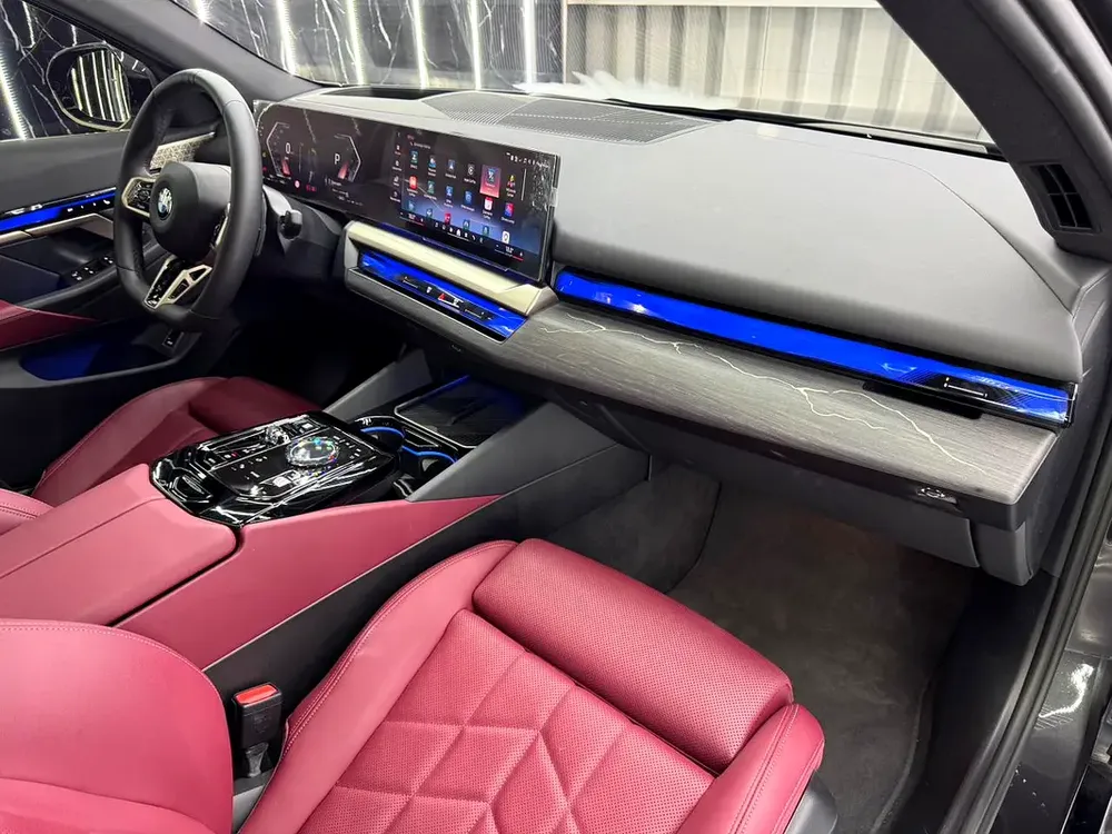 BMW 520i  | GCC | Gold Line styling package | AGMC Warranty 09/2027 | AGMC Service Package 09/2027 - Image 10