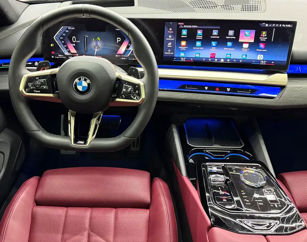 BMW 520i  | GCC | Gold Line styling package | AGMC Warranty 09/2027 | AGMC Service Package 09/2027 - Image 13