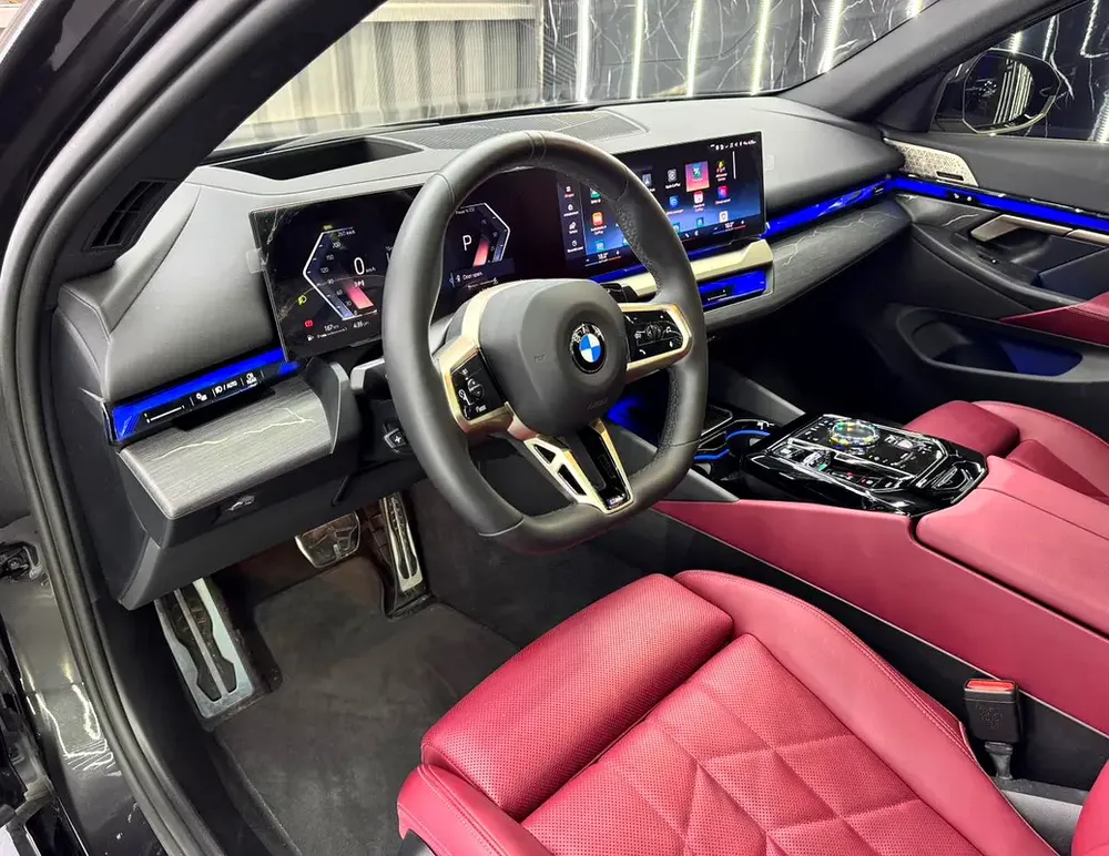 BMW 520i  | GCC | Gold Line styling package | AGMC Warranty 09/2027 | AGMC Service Package 09/2027 - Image 9