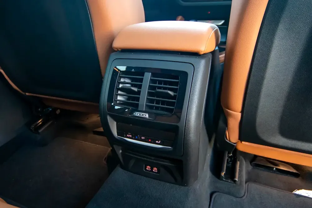 4,410 P.M | 0% Down-Payment | BMW Warranty+Service | Unique Color - Image 19