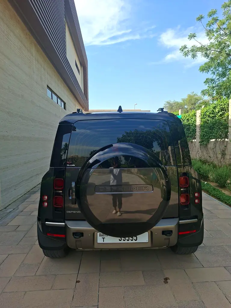 Land Rover Defender 90 X-Dynamic HSE P400 2025 GCC Specs - Image 12