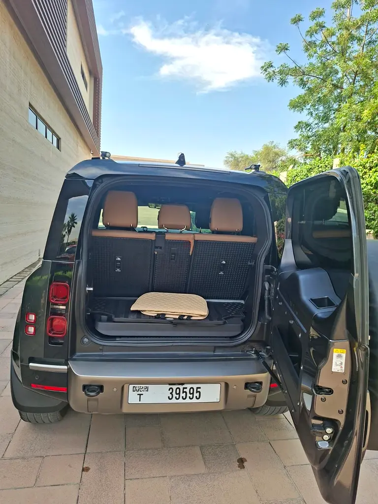 Land Rover Defender 90 X-Dynamic HSE P400 2025 GCC Specs - Image 5