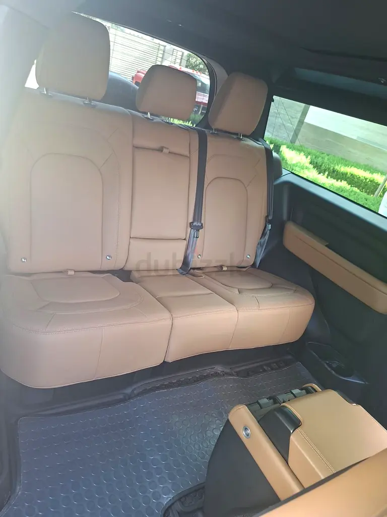 Land Rover Defender 90 X-Dynamic HSE P400 2025 GCC Specs - Image 6