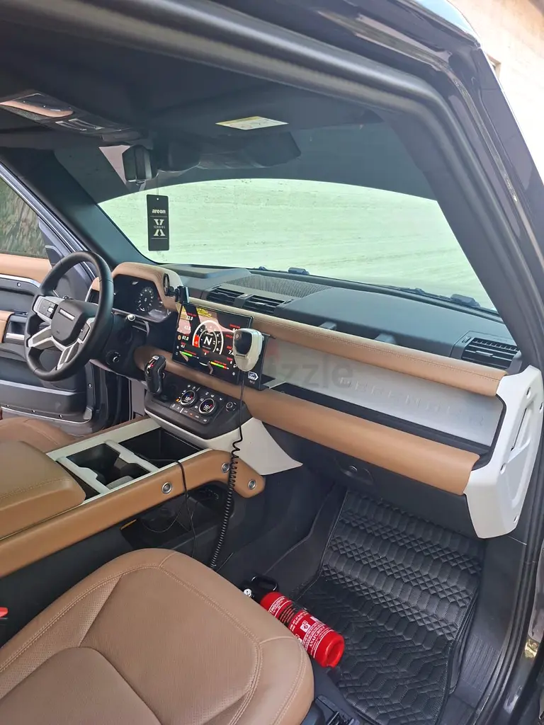 Land Rover Defender 90 X-Dynamic HSE P400 2025 GCC Specs - Image 7