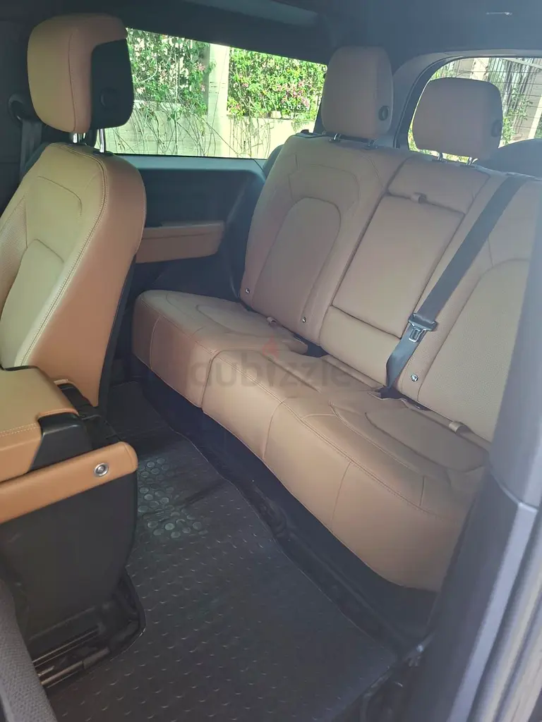 Land Rover Defender 90 X-Dynamic HSE P400 2025 GCC Specs - Image 8