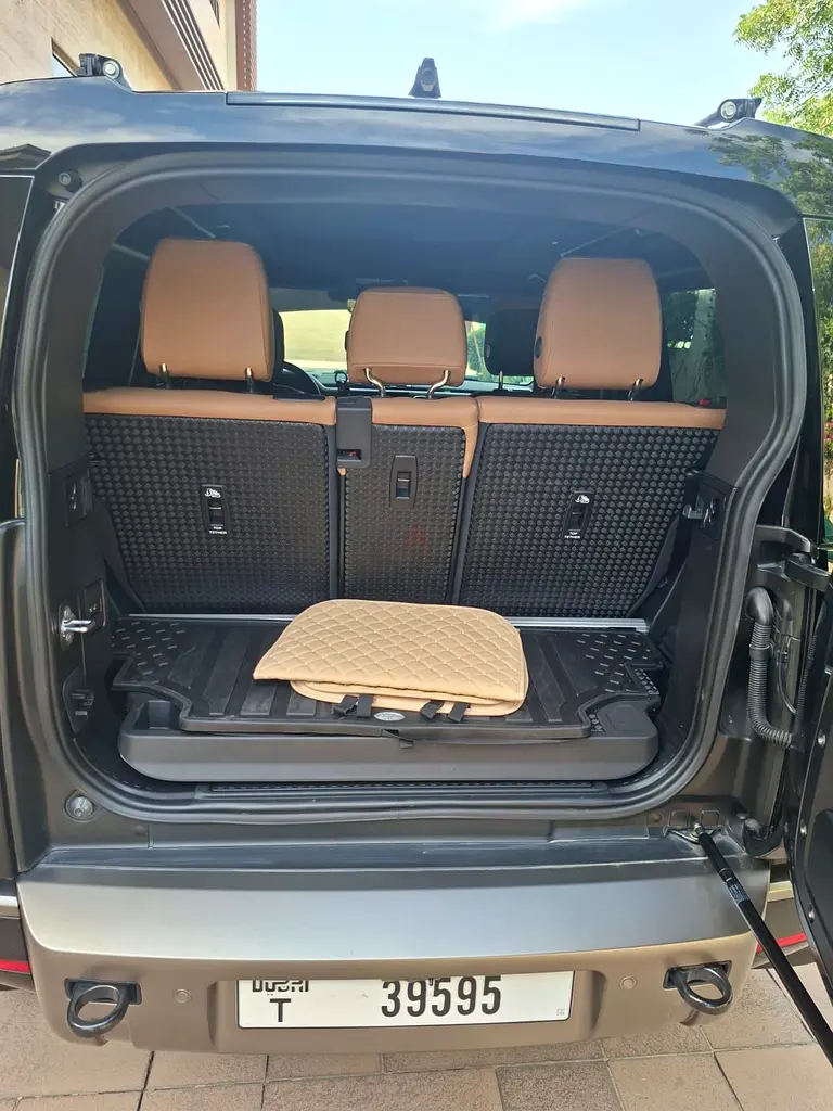 Land Rover Defender 90 X-Dynamic HSE P400 2025 GCC Specs - Image 9