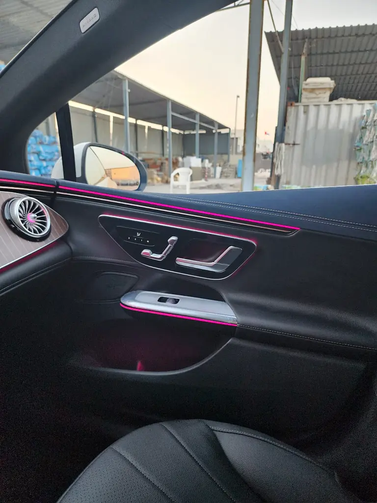 Mercedes-Benz EQE 500 4MATIC 2025 - Chinese Specs - GCC Stock - Image 12