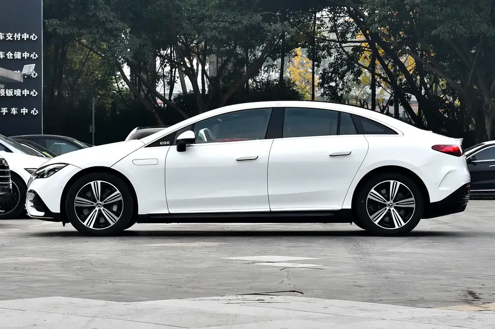 Mercedes-Benz EQE 500 4MATIC 2025 - Chinese Specs - GCC Stock - Image 8