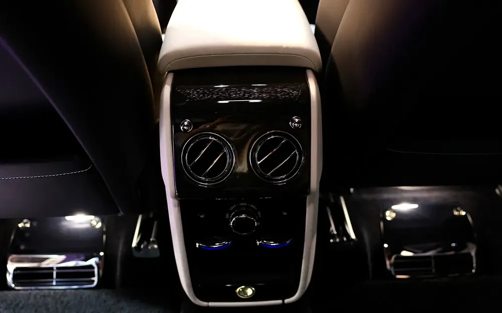 Rolls-Royce Cullinan 2019 - Impeccable Luxury SUV - Image 13