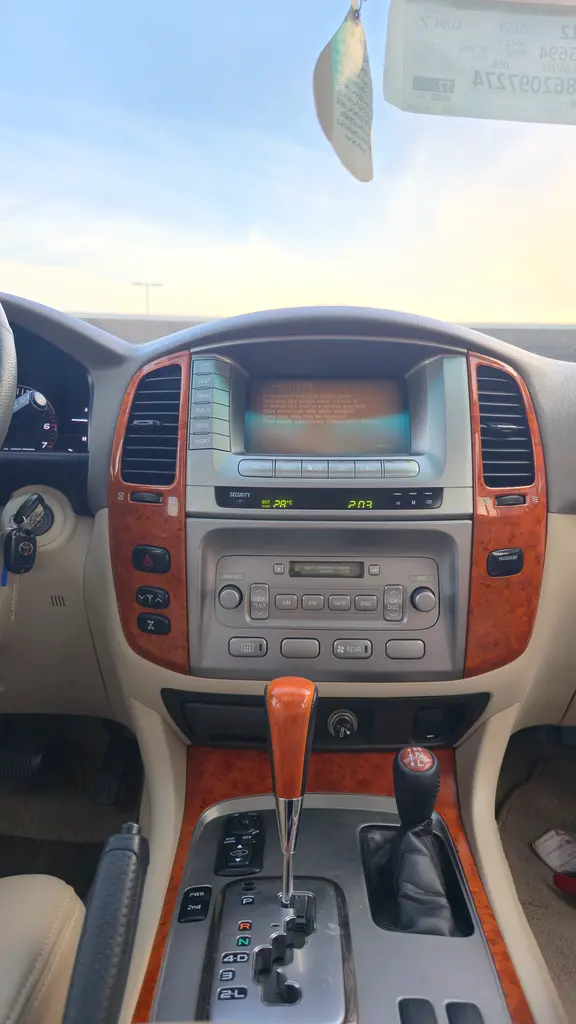 Toyota Land Cruiser VXR TOP 2006 GCC Specs - Image 12
