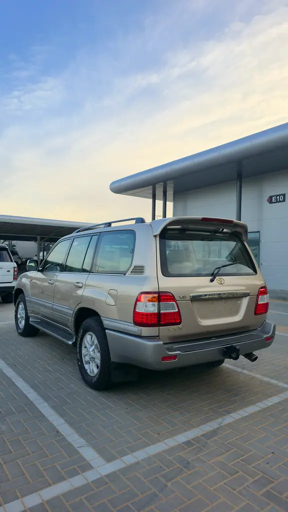 Toyota Land Cruiser VXR TOP 2006 GCC Specs - Image 4