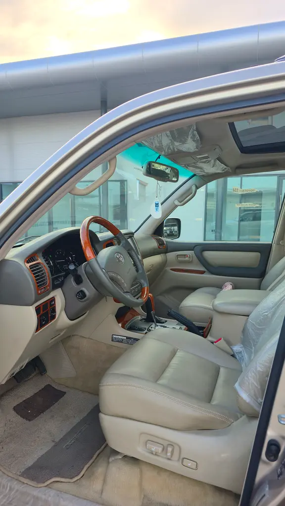 Toyota Land Cruiser VXR TOP 2006 GCC Specs - Image 7