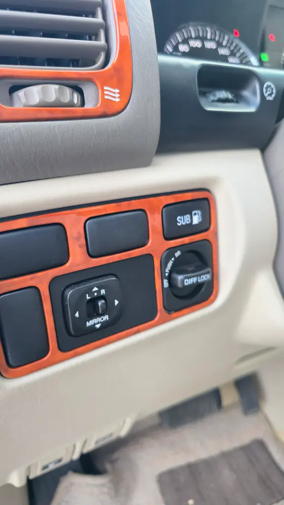 Toyota Land Cruiser VXR TOP 2006 GCC Specs - Image 9