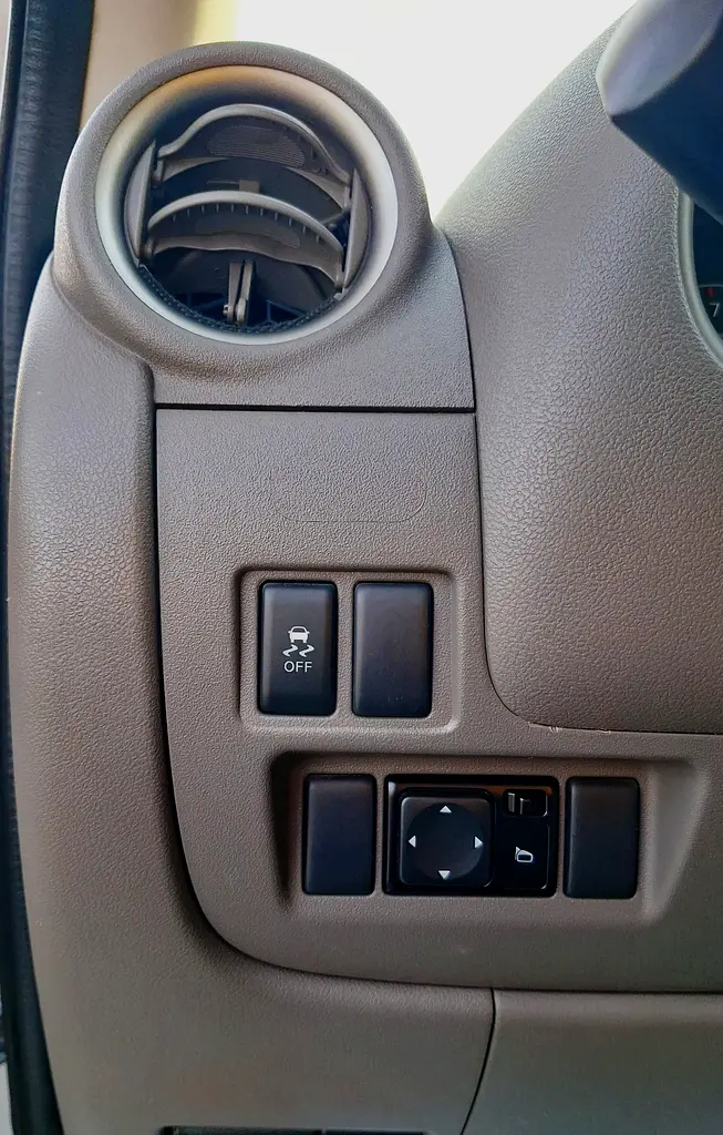 NISSAN SUNNY 2019 - Image 12