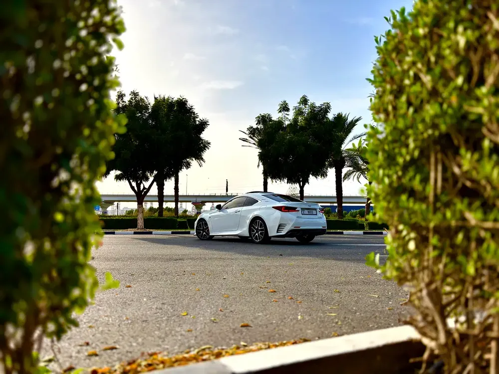 LEXUS RC 350 F SPORT / 2017 / GCC / AGENCY MAINTAINED/ ORIGINAL KM/ 2 KEYS / DIRECT OWNER - Image 4