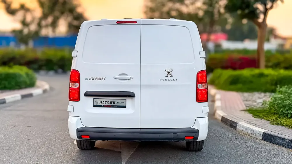 2024 - Peugeot e-Expert L3 - GCC Specs - Brand New - Image 8