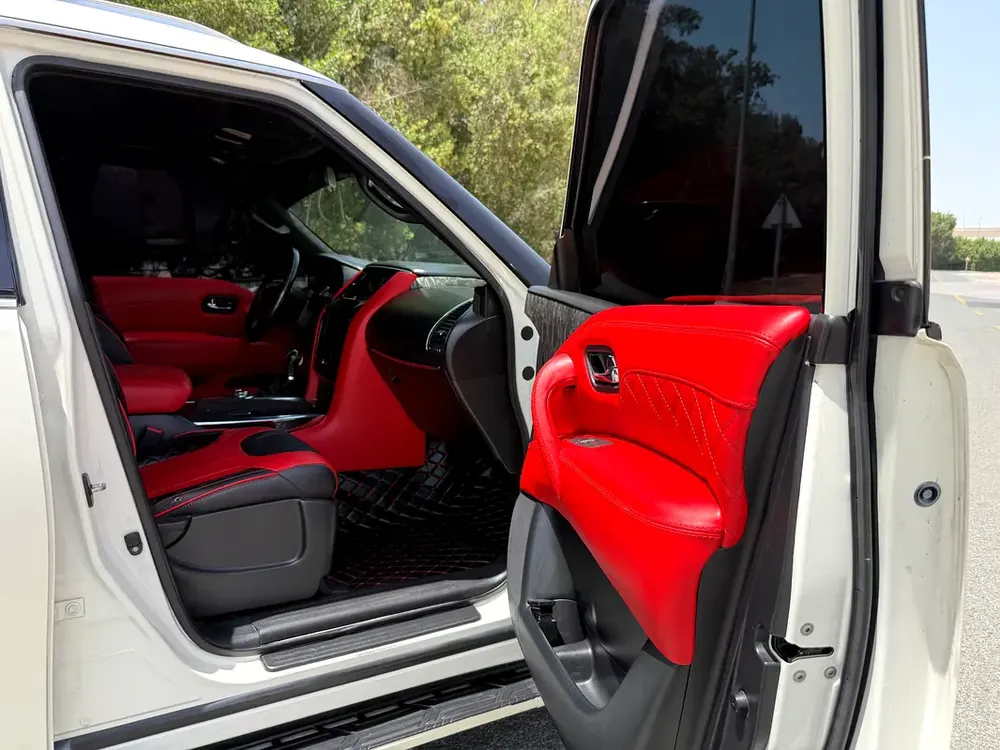 Nissan Patrol SE converted into nismo inside outside very low milage single handed used 1st owner - Image 10