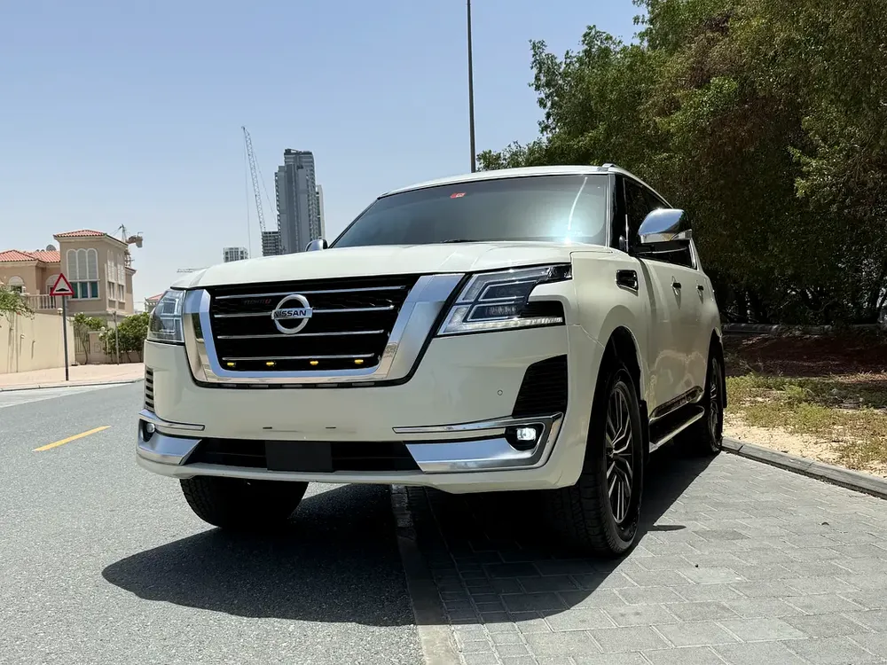 Nissan Patrol SE converted into nismo inside outside very low milage single handed used 1st owner - Image 15