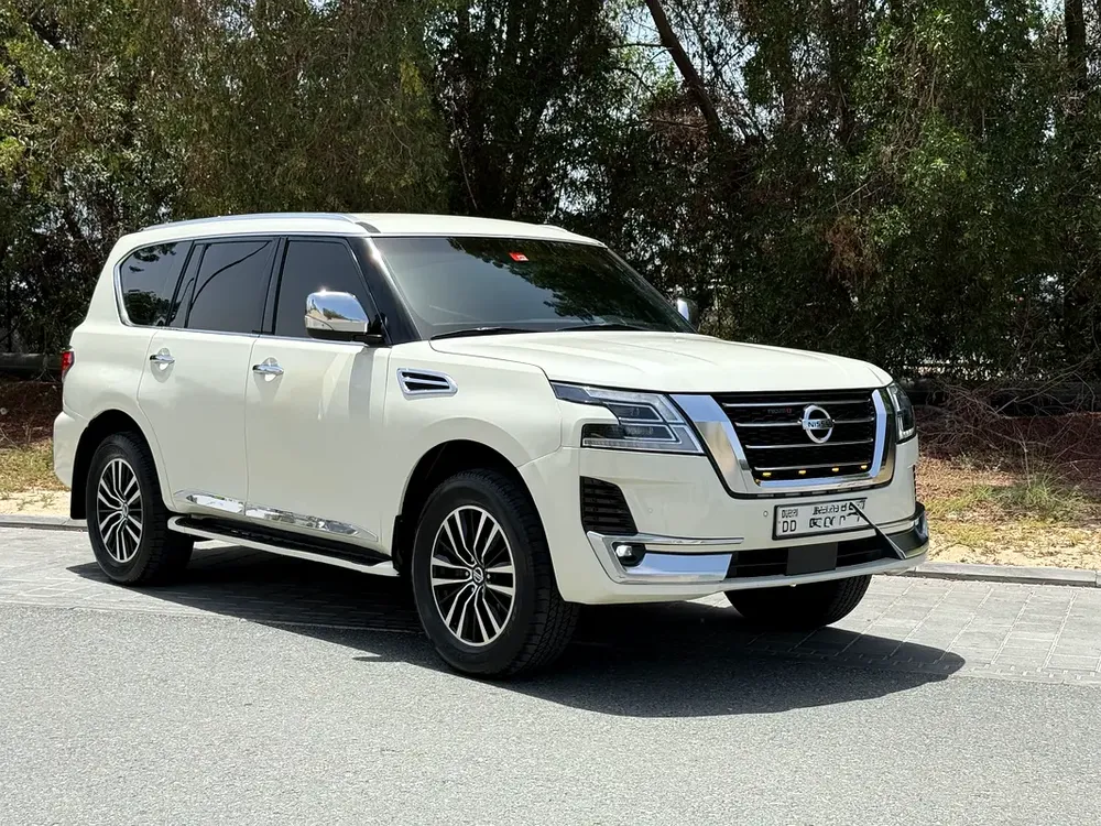 Nissan Patrol SE converted into nismo inside outside very low milage single handed used 1st owner - Image 16