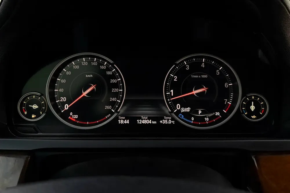 AGMC Service History / Low Mileage | BMW 740Li Luxury 2015 GCC Specifications ( Single Owner ) - Image 18