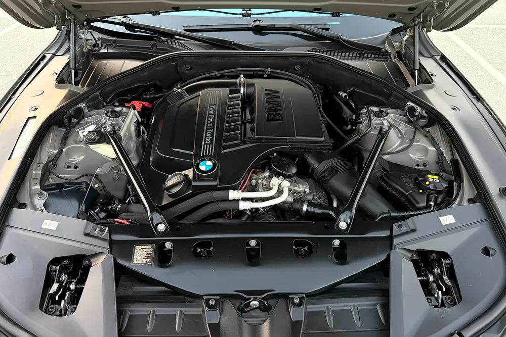 AGMC Service History / Low Mileage | BMW 740Li Luxury 2015 GCC Specifications ( Single Owner ) - Image 20