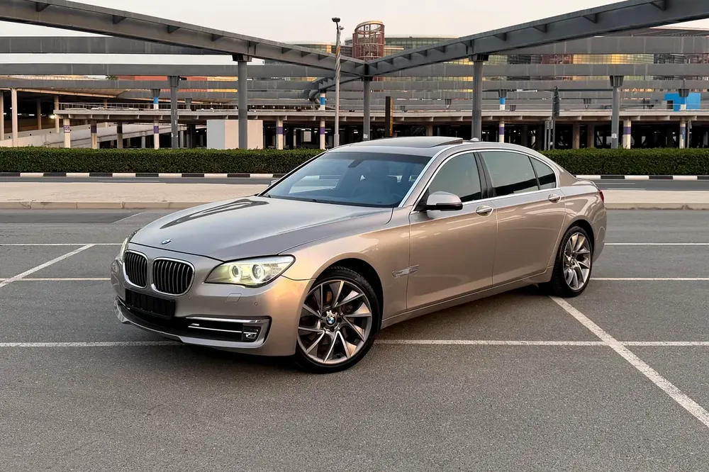AGMC Service History / Low Mileage | BMW 740Li Luxury 2015 GCC Specifications ( Single Owner ) - Image 4
