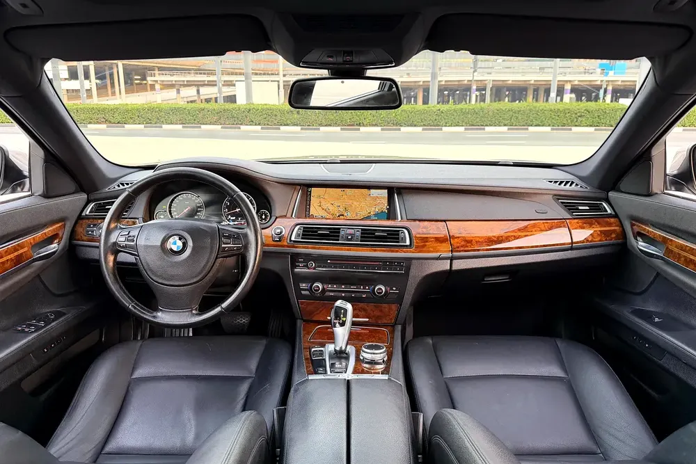 AGMC Service History / Low Mileage | BMW 740Li Luxury 2015 GCC Specifications ( Single Owner ) - Image 8