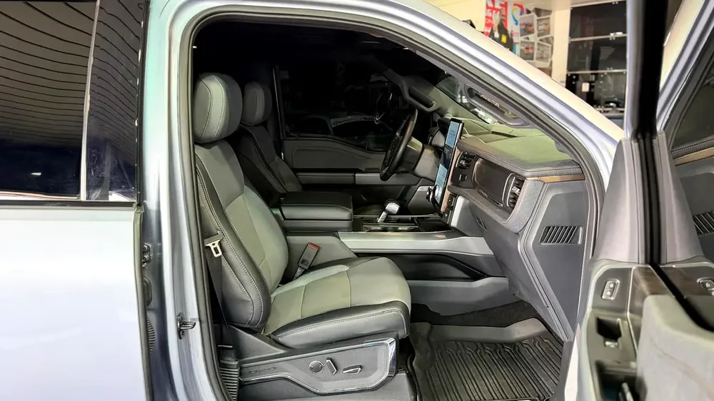 FORD F-150 LIGHTNING LARIAT ,EV, NO ACCIDENT, NO PAINT - Image 7
