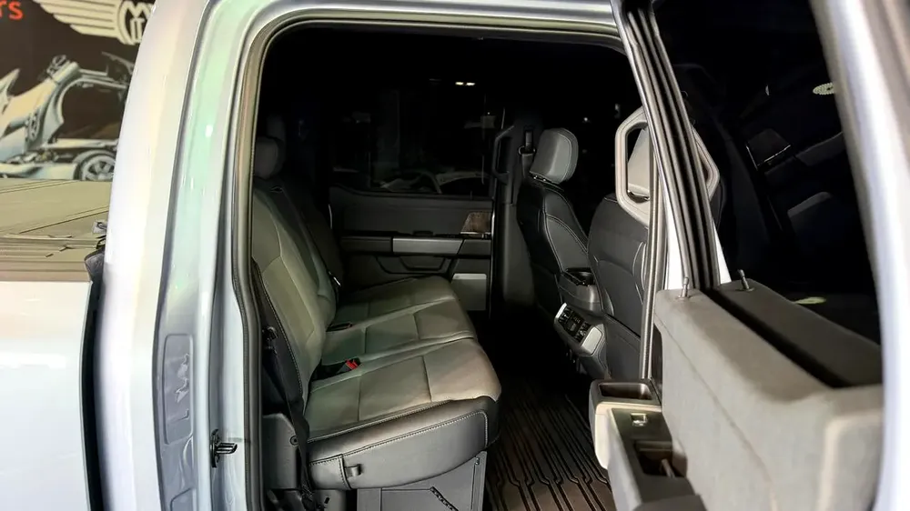 FORD F-150 LIGHTNING LARIAT ,EV, NO ACCIDENT, NO PAINT - Image 8