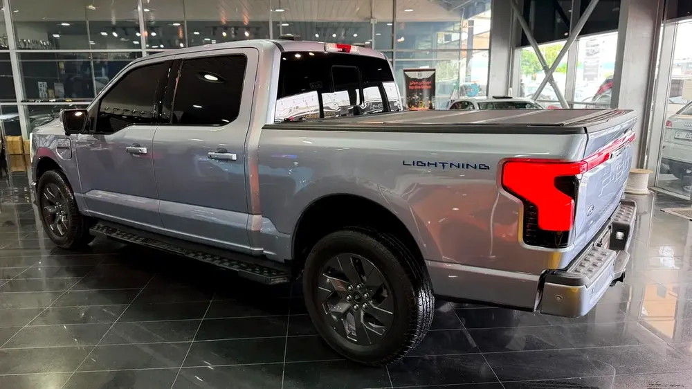 FORD F-150 LIGHTNING LARIAT ,EV, NO ACCIDENT, NO PAINT - Image 9