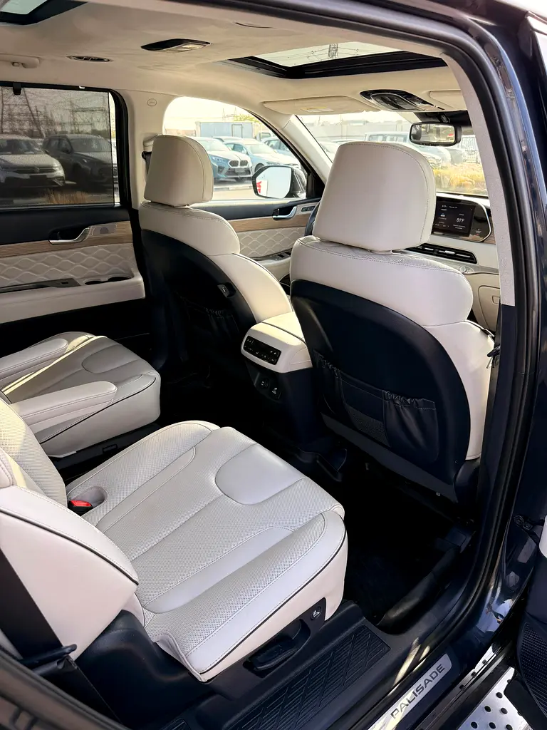 HYUNDAI PALISADE 2021 WITH panoramic Roof Full Option - Image 8