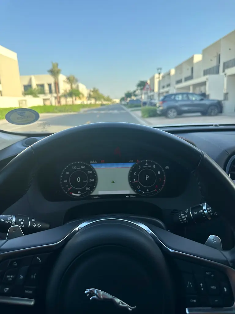Jaguar F-Pace R-Sport 2019 | GCC Specs | Pristine Condition - Image 12