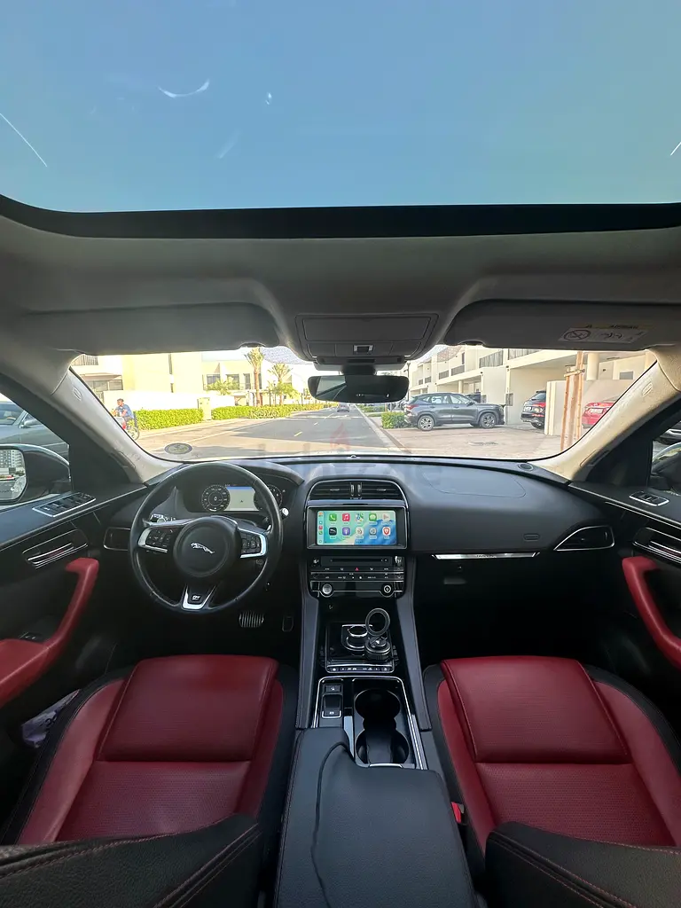 Jaguar F-Pace R-Sport 2019 | GCC Specs | Pristine Condition - Image 14