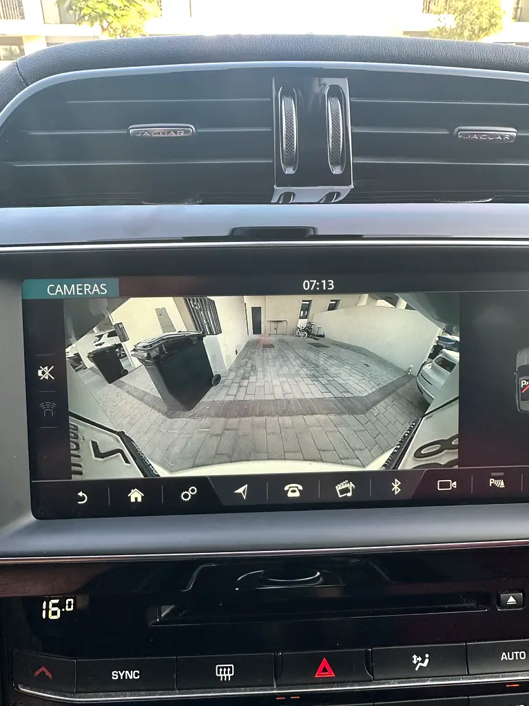 Jaguar F-Pace R-Sport 2019 | GCC Specs | Pristine Condition - Image 18