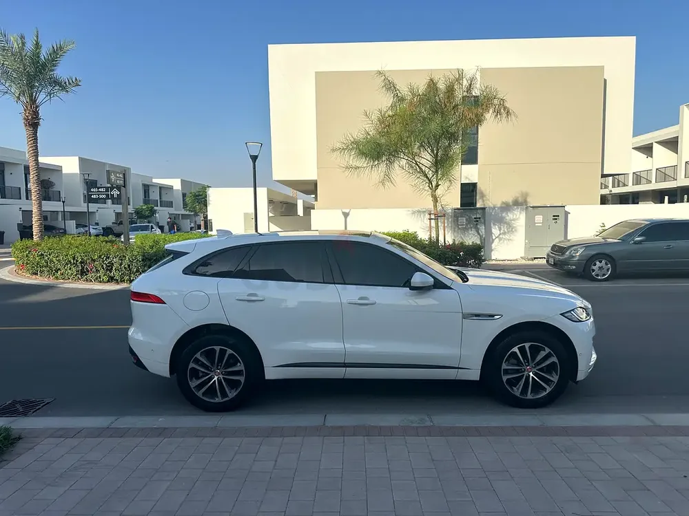 Jaguar F-Pace R-Sport 2019 | GCC Specs | Pristine Condition - Image 4