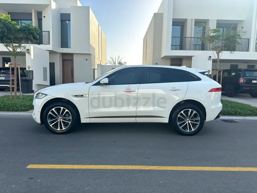 Jaguar F-Pace R-Sport 2019 | GCC Specs | Pristine Condition - Image 5