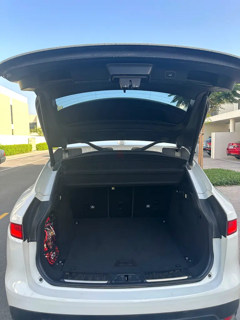 Jaguar F-Pace R-Sport 2019 | GCC Specs | Pristine Condition - Image 9