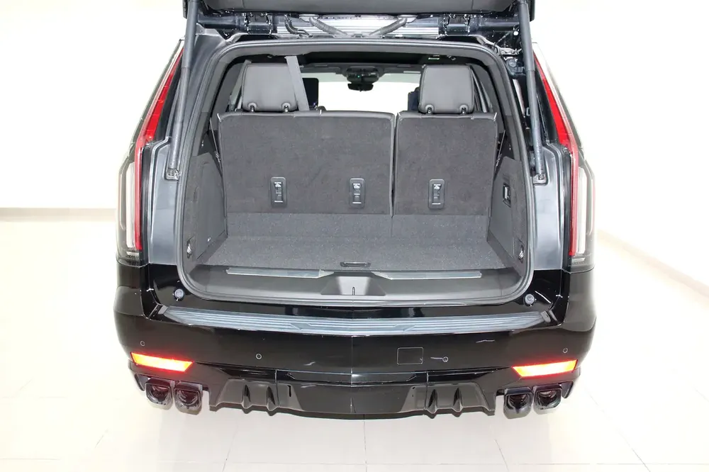 2023 Cadillac Escalade V | GCC Specs | Supercharged V8 - Image 5