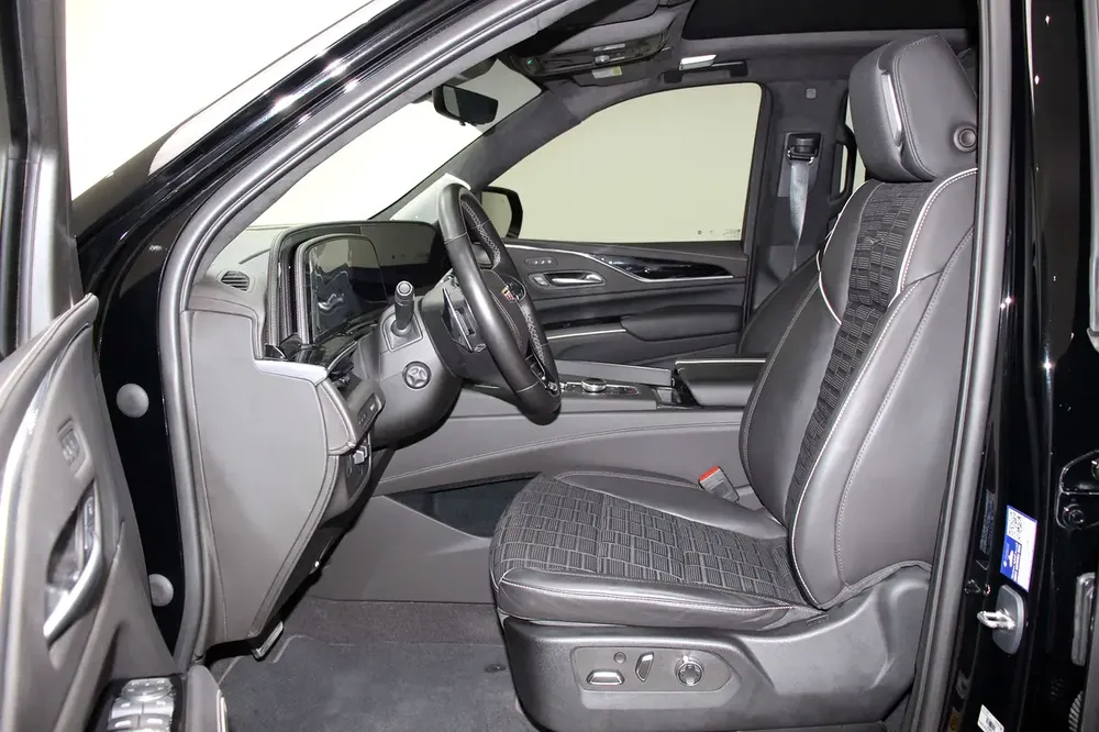 2023 Cadillac Escalade V | GCC Specs | Supercharged V8 - Image 9