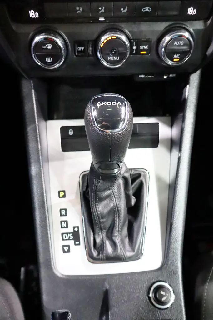 TSI Turbo . GCC Specs . Excellent Condition - Image 17