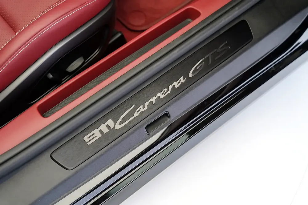 911 CARRERA GTS CABRIOLET | GCC | BOSE AUDIO | RED ROOF | WARRANTY AVAILABLE - Image 13
